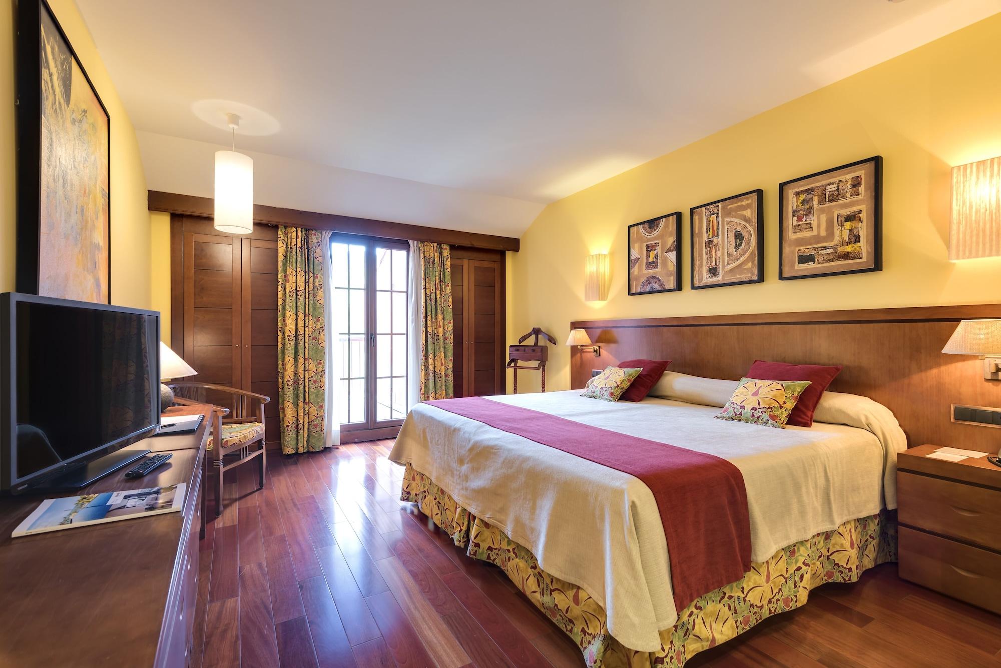 Hotel & Spa Monasterio De โบลตาญญา ภายนอก รูปภาพ A room at the Hotel El Prado