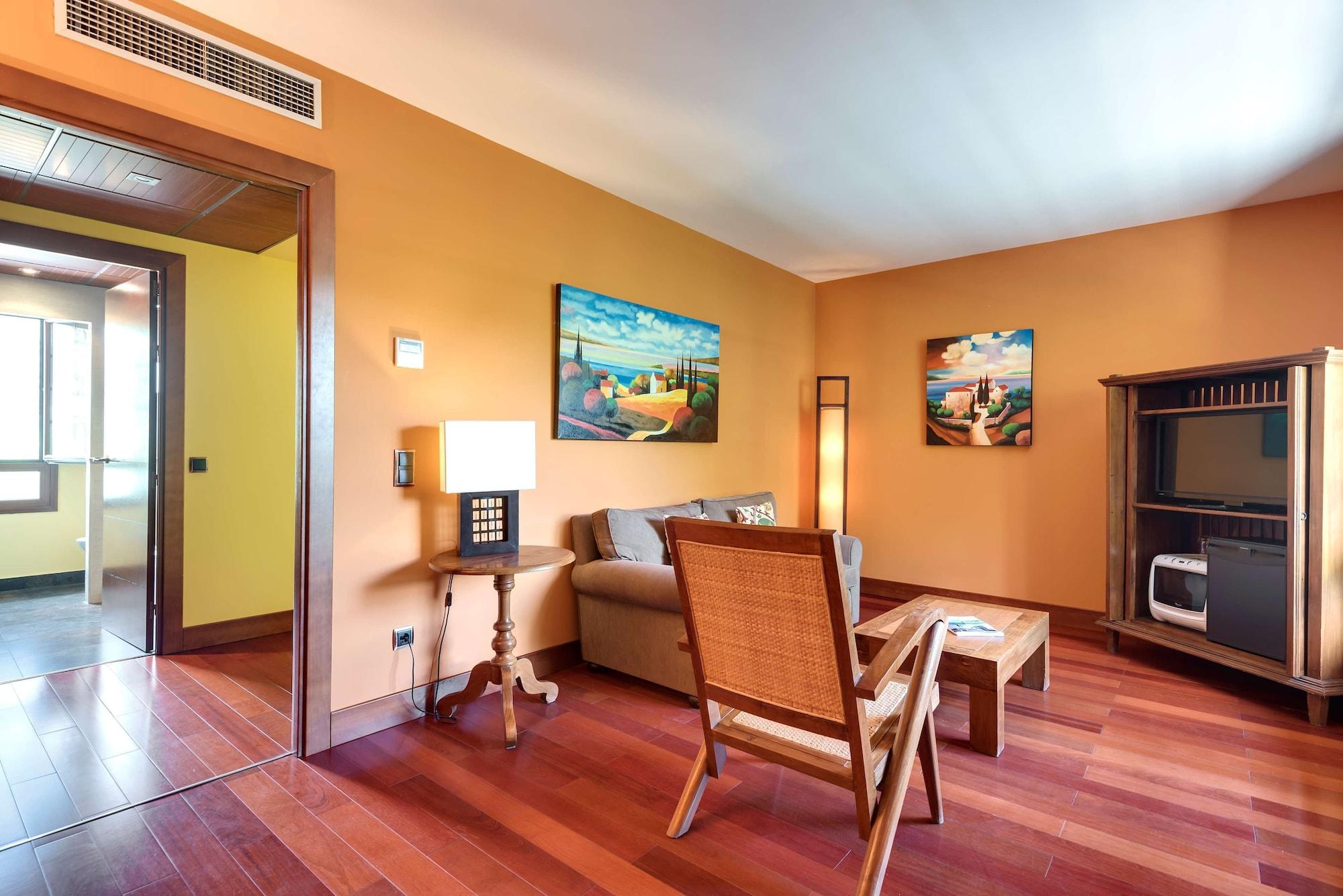 Hotel & Spa Monasterio De โบลตาญญา ภายนอก รูปภาพ A room at the hotel