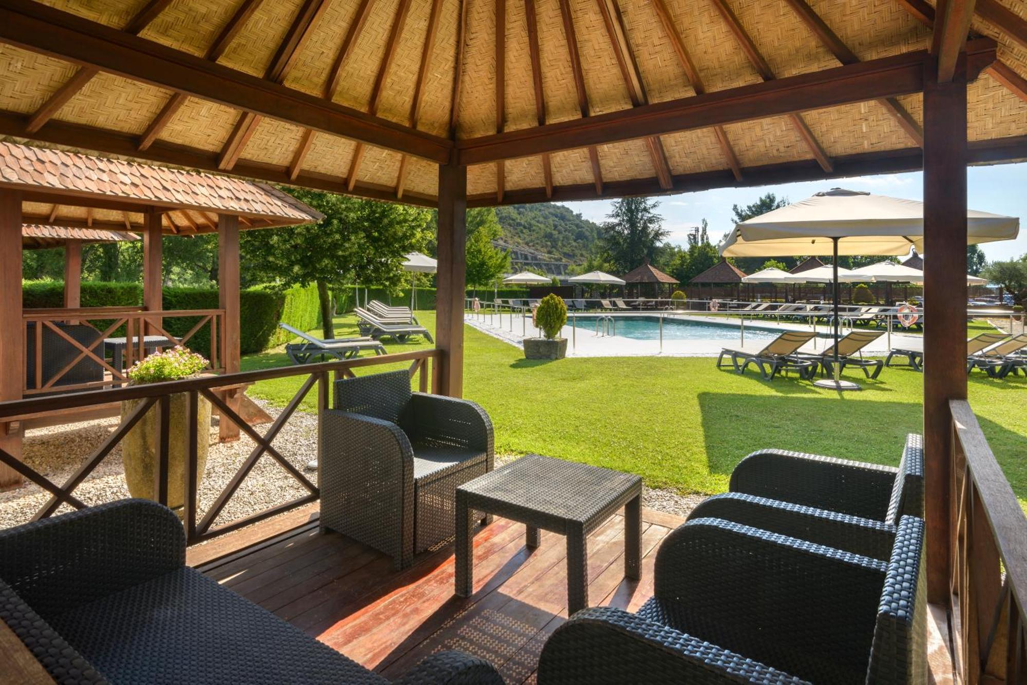 Hotel & Spa Monasterio De โบลตาญญา ภายนอก รูปภาพ The swimming pool at the hotel